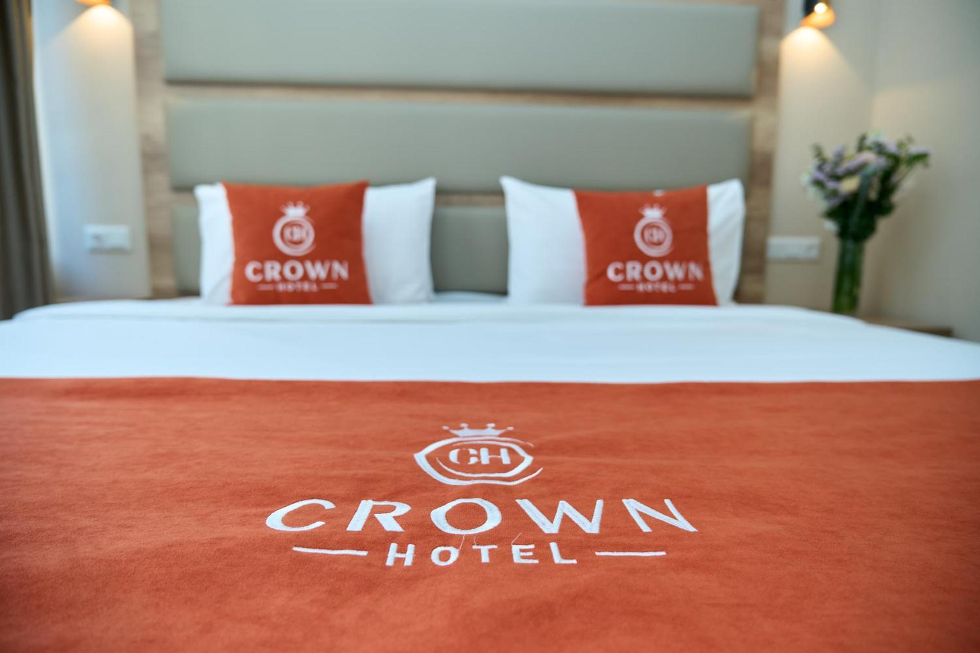 Crown Hotel Bisjkek Buitenkant foto
